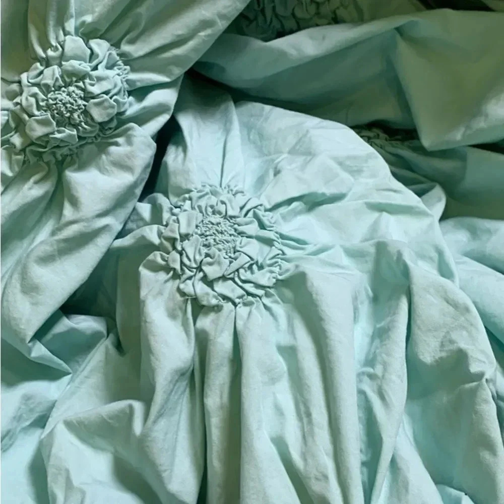 Pottery Barn Dorm Ruched Rosette Duvet Cover - Picture 4 of 7